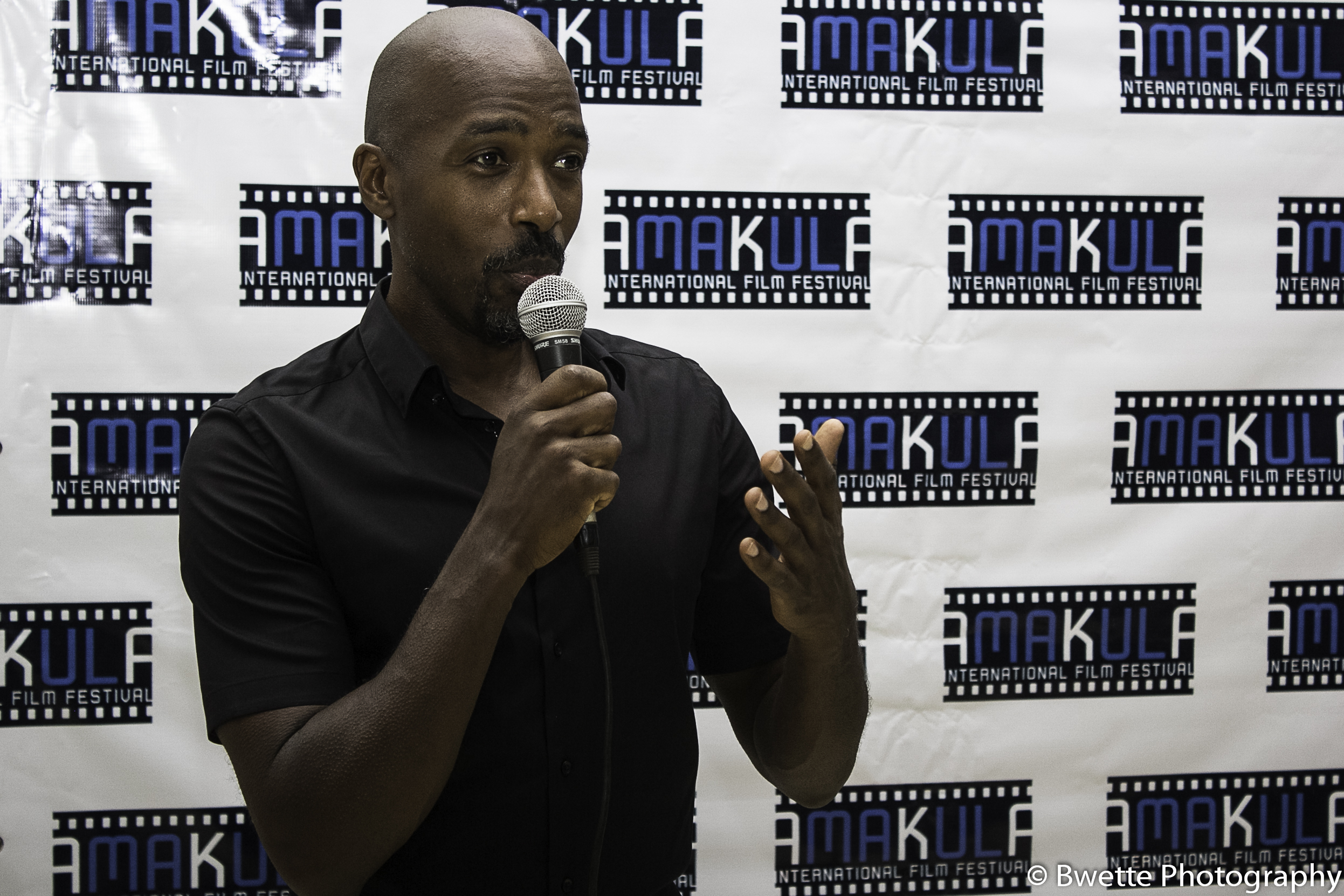 The 'Blood Diamond' actor rocked an all-black ensemble